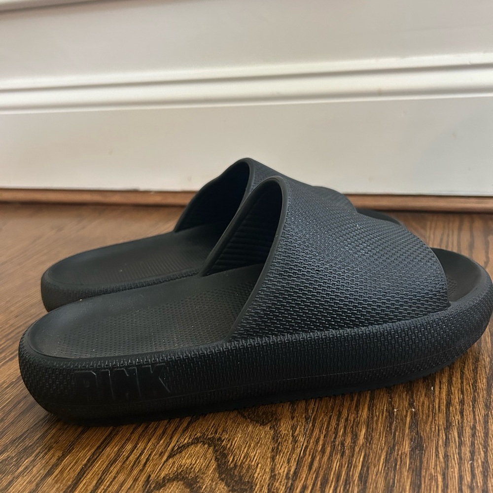VS PINK LIKE NEW BLACK PILLOW SLIDES SANDALS SZ M 8/9